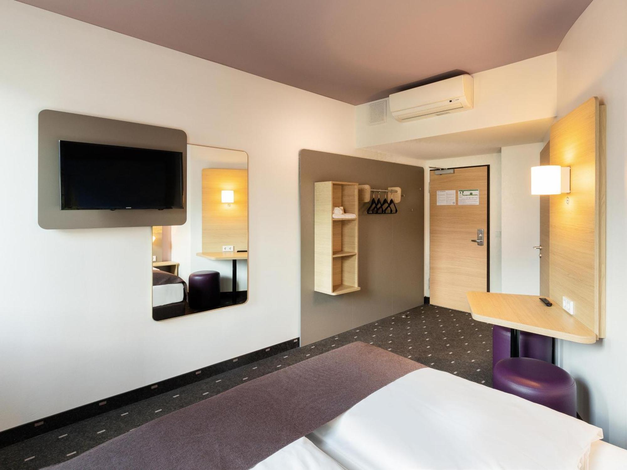 - Mitte Hotel
