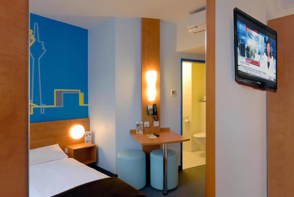 - Mitte Hotel