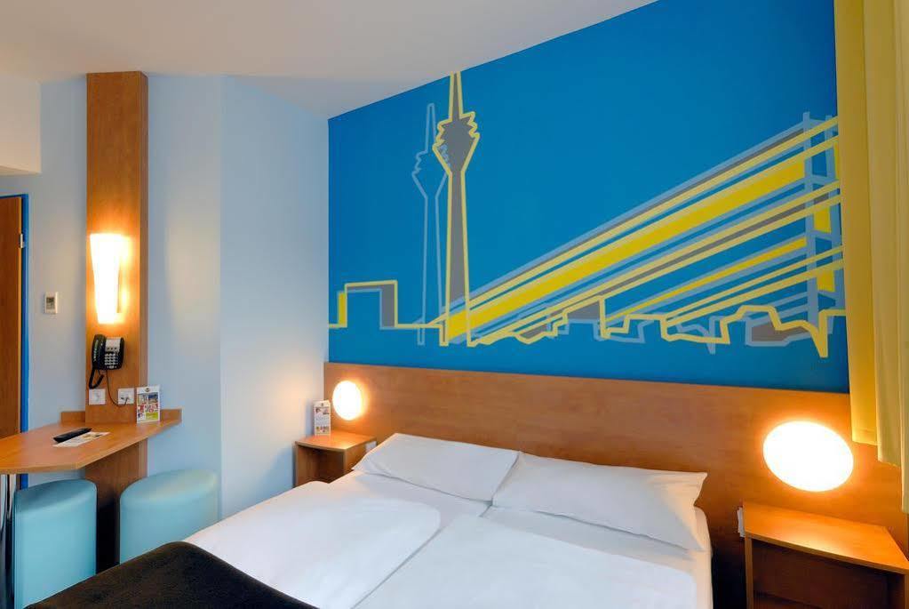 - Mitte 2* Düsseldorf